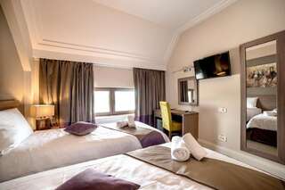 Отель The Frontier Hotel Siret Двухместный номер с 2 отдельными кроватями-7